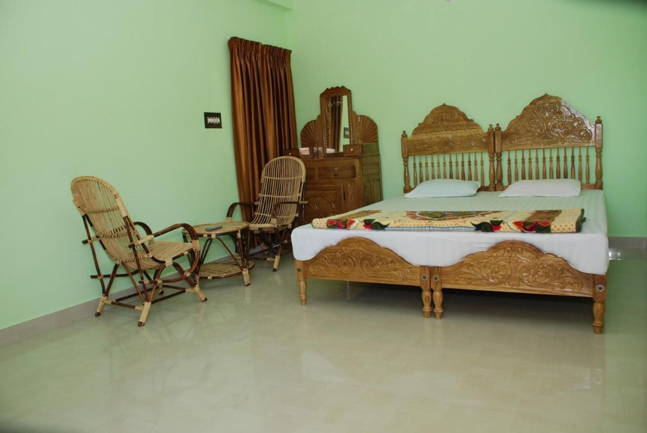 Panthalams Homestay Thekkady Exteriör bild