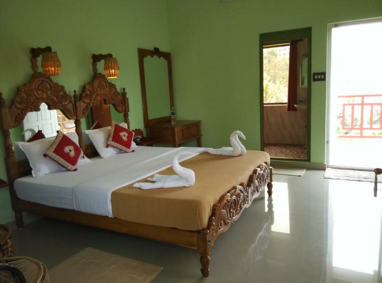Panthalams Homestay Thekkady Exteriör bild