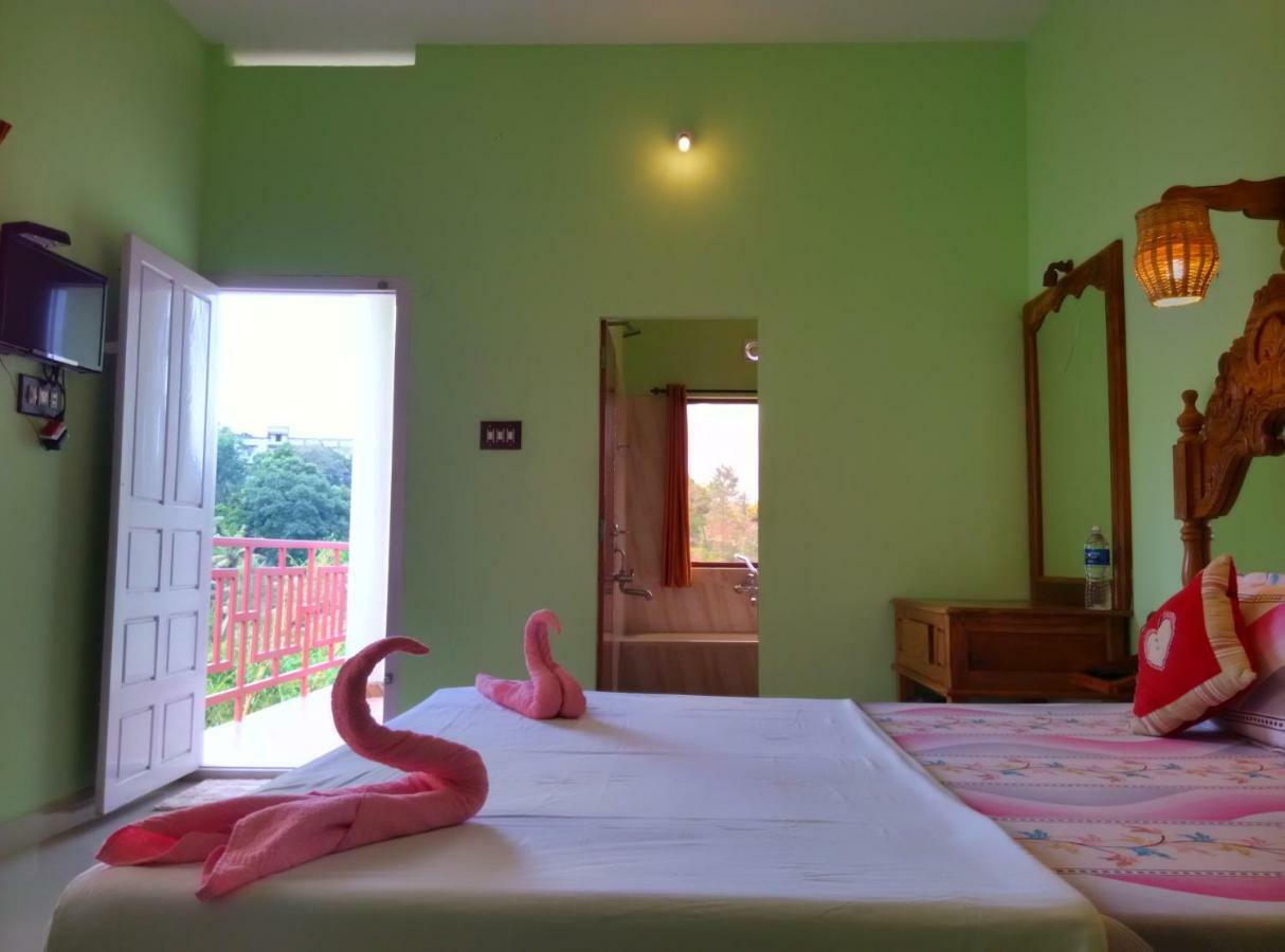 Panthalams Homestay Thekkady Exteriör bild
