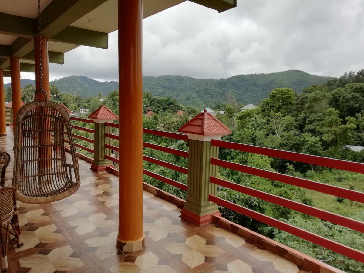 Panthalams Homestay Thekkady Exteriör bild